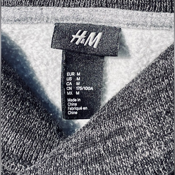 **$7 w/Bundle** H&M Relaxed Fit Sweater - Picture 2 of 5